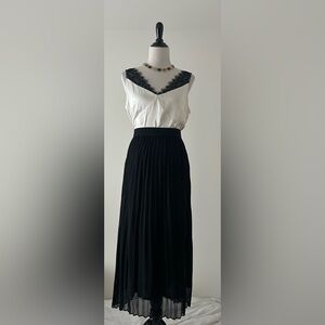 Simply Vera wang M midi long lined polyester Black Pleated Skirt